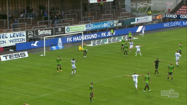 Stunning overhead-kick leaves teammates speechless